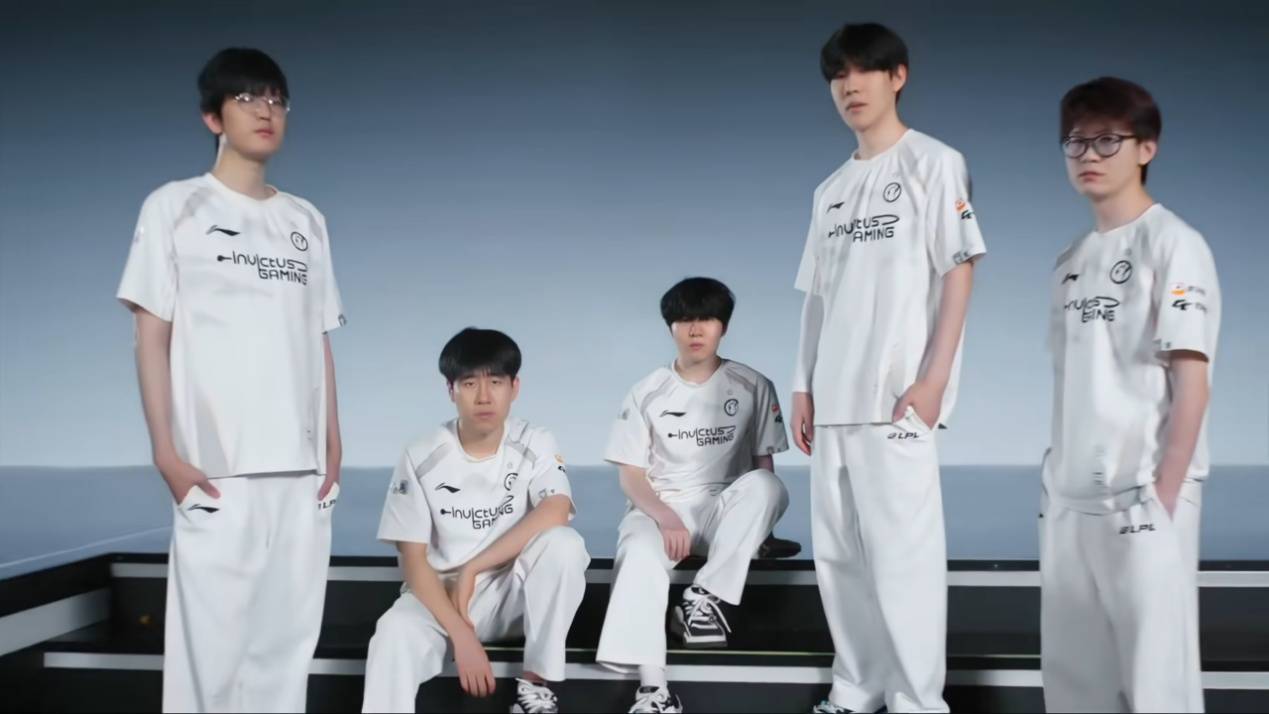 bet365投注 -Rookie迎来十赛季高光表现,RNG球迷沸腾!的简单介绍