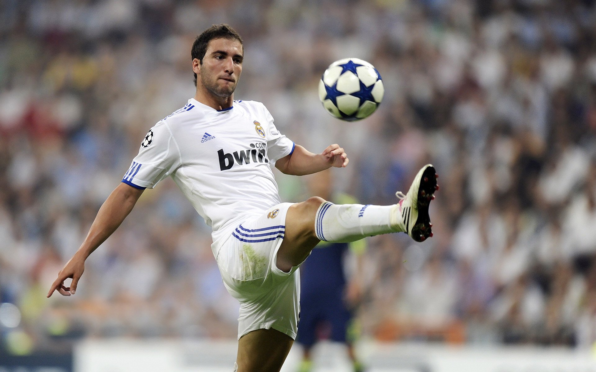 bet365平台 -C罗迎来三赛季高光表现,瑞士队球迷沸腾!